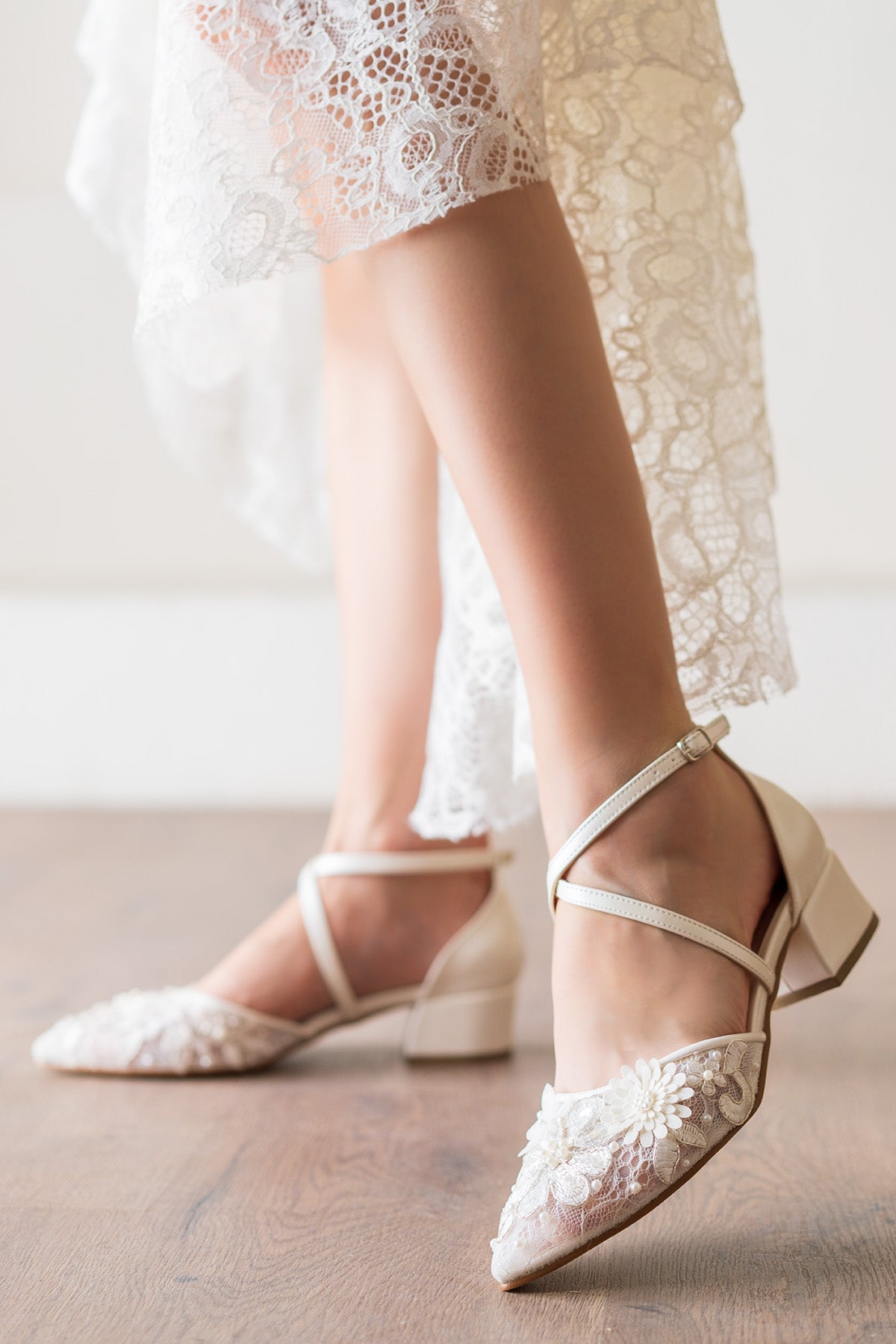 short heels/tulle/lace embroidery/thick heels/comfortable bridal shoes/elegant design/customized